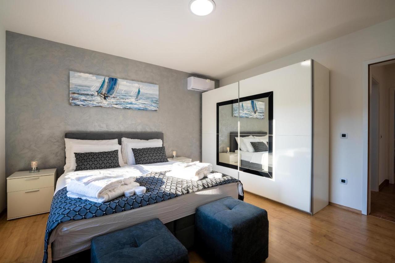 Villa Beauty With Heated Pool And Jacuzzi Kanfanar Exterior foto