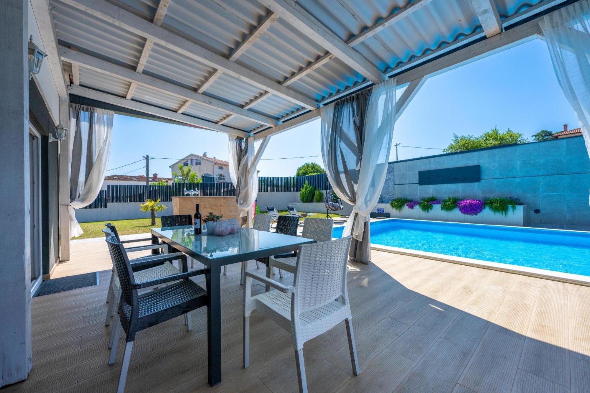 Villa Beauty With Heated Pool And Jacuzzi Kanfanar Exterior foto