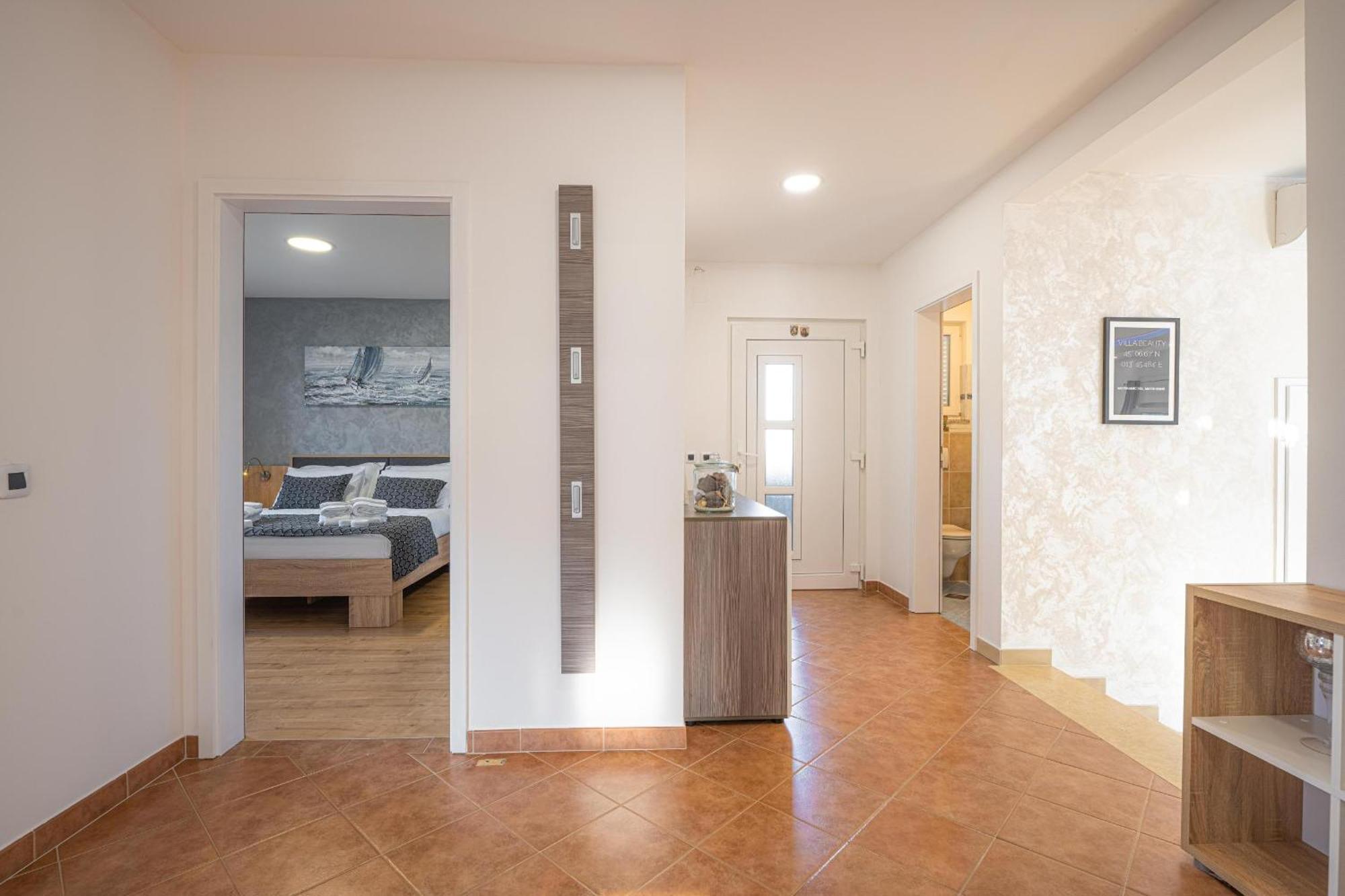 Villa Beauty With Heated Pool And Jacuzzi Kanfanar Exterior foto