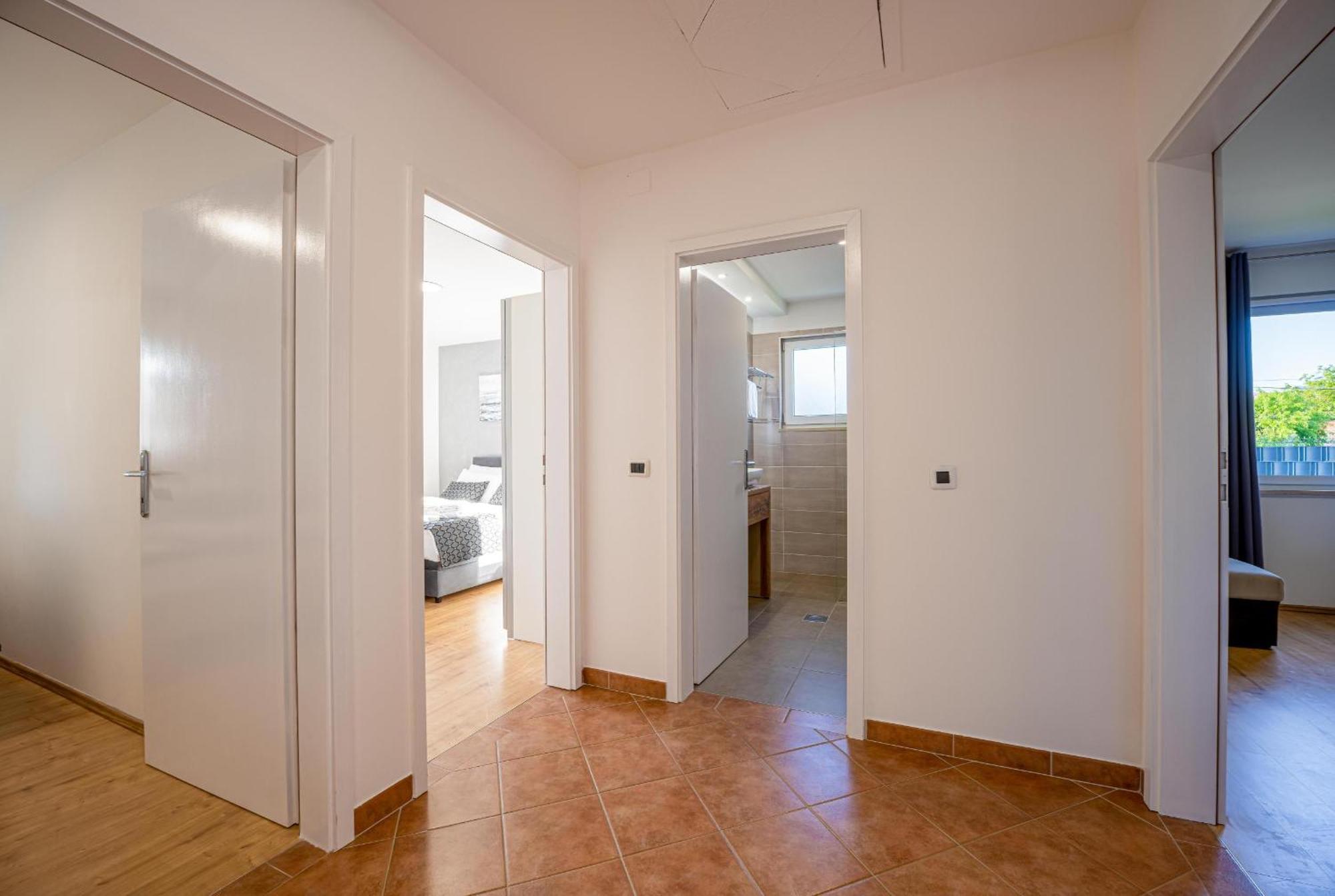 Villa Beauty With Heated Pool And Jacuzzi Kanfanar Exterior foto